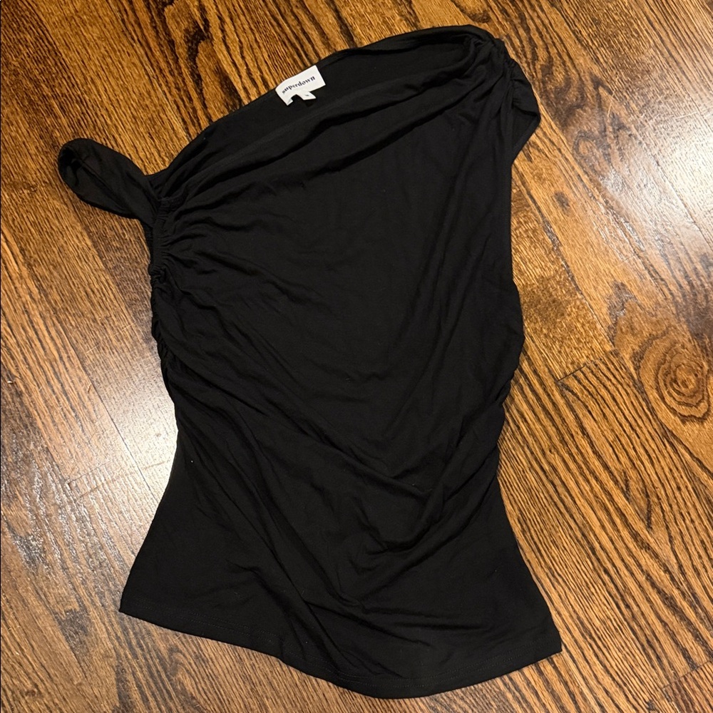 superdown Black One-Shoulder Twist Strap Top